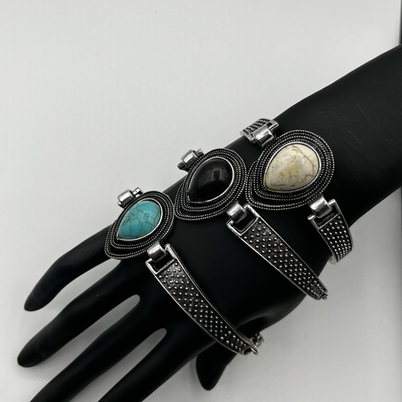 Women’s Semiprecious Cabochon Teardrop Stone Silver Bracelet - Picture 3 of 9